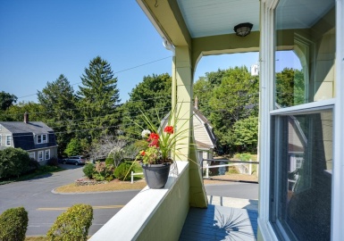 42 Baker Avenue, Lexington, Massachusetts 02421, 2 Bedrooms Bedrooms, 7 Rooms Rooms,1.5 BathroomsBathrooms,Residential,For Sale,Baker Avenue,73291914