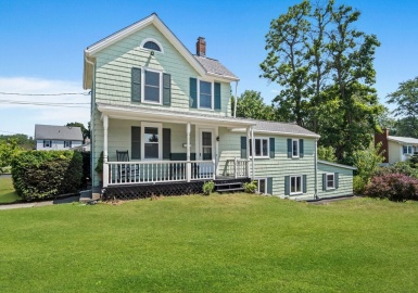 117 Mishawum Road, Woburn, Massachusetts 01801, 3 Bedrooms Bedrooms, 8 Rooms Rooms,1 BathroomBathrooms,Residential,For Sale,Mishawum Road,73274836