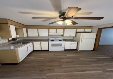 35 School Street, Dracut, Massachusetts 01826, 2 Bedrooms Bedrooms, 4 Rooms Rooms,1 BathroomBathrooms,Residential Lease,For Rent,School Street,73281551