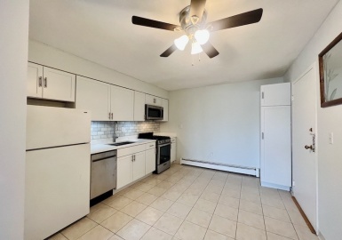 59 Prospect Street, Marblehead, Massachusetts 01945, 2 Bedrooms Bedrooms, 4 Rooms Rooms,1 BathroomBathrooms,Residential Lease,For Rent,Prospect Street,73271853