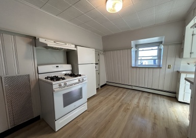 122 Lowell, Peabody, Massachusetts 01960, 2 Bedrooms Bedrooms, 4 Rooms Rooms,1 BathroomBathrooms,Residential Lease,For Rent,Lowell,73268192
