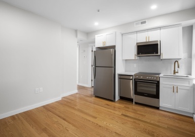 204 W 5th, Boston, Massachusetts 02127, 3 Bedrooms Bedrooms, 4 Rooms Rooms,1 BathroomBathrooms,Residential Lease,For Rent,W 5th,73261729