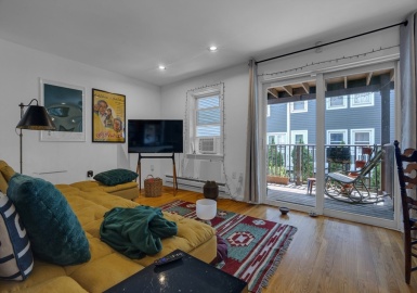 155 W 6th Street, Boston, Massachusetts 02127, 2 Bedrooms Bedrooms, 4 Rooms Rooms,2 BathroomsBathrooms,Residential Lease,For Rent,W 6th Street,73267354