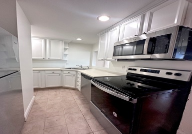 382-384 Watertown St, Newton, Massachusetts 02458, 2 Bedrooms Bedrooms, 5 Rooms Rooms,1 BathroomBathrooms,Residential Lease,For Rent,Watertown St,73270881