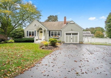 218 Mount Hope Street, North Attleboro, Massachusetts 02760, 3 Bedrooms Bedrooms, 6 Rooms Rooms,2 BathroomsBathrooms,Residential Lease,For Rent,Mount Hope Street,73274297
