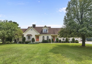 19 Lynne Ct, Lanesborough, Massachusetts 01237, 4 Bedrooms Bedrooms, 9 Rooms Rooms,3.5 BathroomsBathrooms,Residential,For Sale,Lynne Ct,73283270