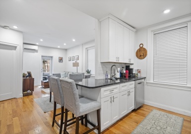 81 Prince St, Boston, Massachusetts 02113, 3 Bedrooms Bedrooms, 5 Rooms Rooms,2 BathroomsBathrooms,Residential Lease,For Rent,Prince St,73270285