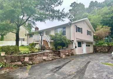 3 Ellenwood, Millbury, Massachusetts 01527, 5 Bedrooms Bedrooms, 8 Rooms Rooms,2 BathroomsBathrooms,Residential Lease,For Rent,Ellenwood,73287321