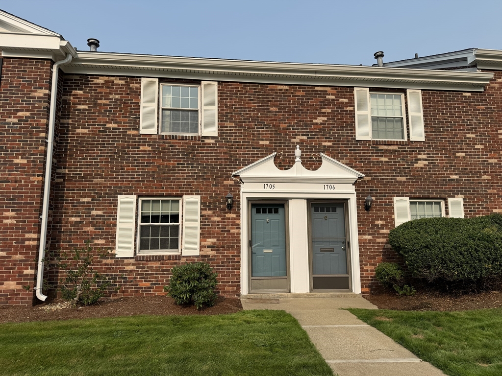 1705 Windsor Dr N, Framingham, Massachusetts 01701