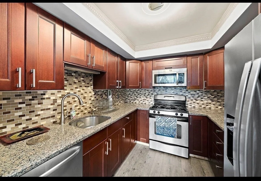 196 Greenbrook Dr, Stoughton, Massachusetts 02072