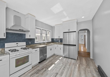 113 North Street, Somerville, Massachusetts 02144, 2 Bedrooms Bedrooms, 6 Rooms Rooms,1 BathroomBathrooms,Residential Lease,For Rent,North Street,73282745