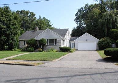 2 Nottingham Rd, Lynnfield, Massachusetts 01940, 4 Bedrooms Bedrooms, 8 Rooms Rooms,2 BathroomsBathrooms,Residential Lease,For Rent,Nottingham Rd,73287174