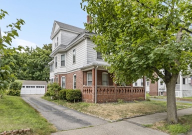 94 Harlow St, Arlington, Massachusetts 02474, 4 Bedrooms Bedrooms, 9 Rooms Rooms,3 BathroomsBathrooms,Residential Income,For Sale,Harlow St,73269592