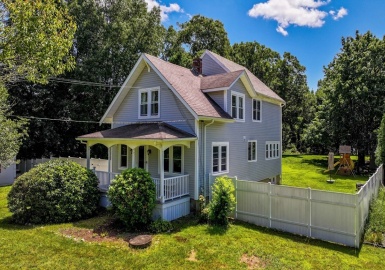 449 Old Westport Rd, Dartmouth, Massachusetts 02747, 4 Bedrooms Bedrooms, 8 Rooms Rooms,2 BathroomsBathrooms,Residential,For Sale,Old Westport Rd,73282762