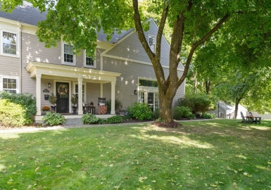 105 Elm Street, Andover, Massachusetts 01810, 3 Bedrooms Bedrooms, 7 Rooms Rooms,2.5 BathroomsBathrooms,Residential,For Sale,Elm Street,73294838