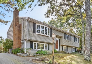 16 Pequot Ter, Plymouth, Massachusetts 02360, 3 Bedrooms Bedrooms, 6 Rooms Rooms,1 BathroomBathrooms,Residential,For Sale,Pequot Ter,73298199