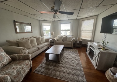 17 Edmands St., Somerville, Massachusetts 02145, 2 Bedrooms Bedrooms, 6 Rooms Rooms,1 BathroomBathrooms,Residential Lease,For Rent,Edmands St.,73299846