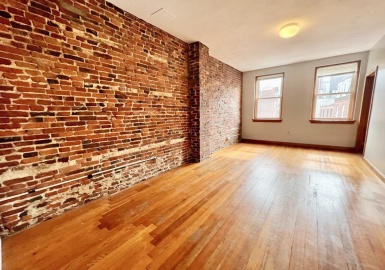 10 Fleet St, Boston, Massachusetts 02113, 2 Bedrooms Bedrooms, 5 Rooms Rooms,1 BathroomBathrooms,Residential Lease,For Rent,Fleet St,73299874