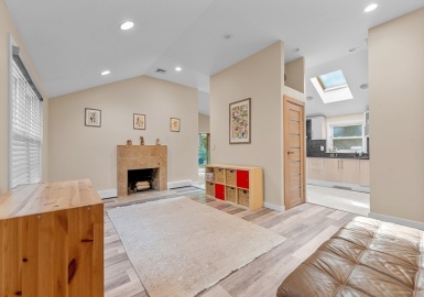 351 Winchester St, Newton, Massachusetts 02461, 2 Bedrooms Bedrooms, 5 Rooms Rooms,3 BathroomsBathrooms,Residential,For Sale,Winchester St,73298349