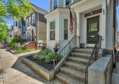 581 E 8th St, Boston, Massachusetts 02127, 3 Bedrooms Bedrooms, 5 Rooms Rooms,2 BathroomsBathrooms,Residential,For Sale,E 8th St,73265853