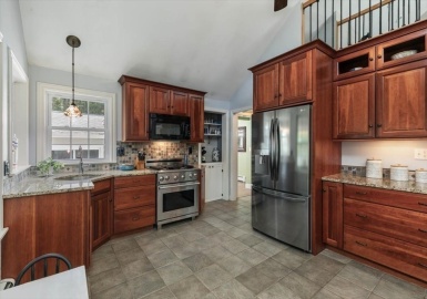 13 Laurel Rd, Newburyport, Massachusetts 01950, 6 Bedrooms Bedrooms, 16 Rooms Rooms,4.5 BathroomsBathrooms,Residential Income,For Sale,Laurel Rd,73296975