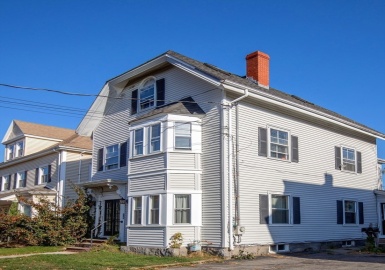 129 Court Street, Plymouth, Massachusetts 02360, 5 Bedrooms Bedrooms, 9 Rooms Rooms,3 BathroomsBathrooms,Residential Income,For Sale,Court Street,73305584