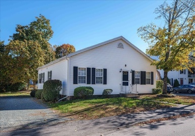 4 Pine St, Medway, Massachusetts 02053, 3 Bedrooms Bedrooms, 7 Rooms Rooms,2 BathroomsBathrooms,Residential Income,For Sale,Pine St,73305425