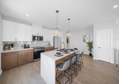 439 Chelsea Street, Boston, Massachusetts 02128, 2 Bedrooms Bedrooms, 4 Rooms Rooms,2 BathroomsBathrooms,Residential,For Sale,Chelsea Street,73305753