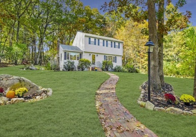 16 Queens Terrace, Holliston, Massachusetts 01746, 4 Bedrooms Bedrooms, 9 Rooms Rooms,1.5 BathroomsBathrooms,Residential,For Sale,Queens Terrace,73305770