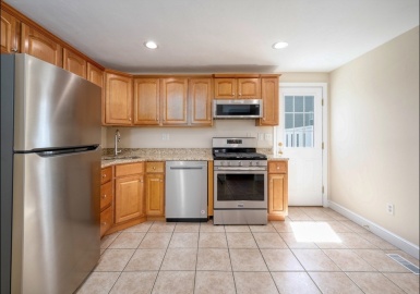 537 Bridge Street, Weymouth, Massachusetts 02191, 2 Bedrooms Bedrooms, 4 Rooms Rooms,1.5 BathroomsBathrooms,Residential Lease,For Rent,Bridge Street,73306001