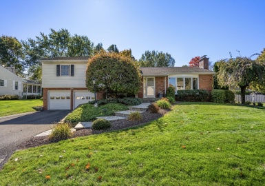 14 Woodbridge St, Holyoke, Massachusetts 01040, 3 Bedrooms Bedrooms, 8 Rooms Rooms,2 BathroomsBathrooms,Residential,For Sale,Woodbridge St,73308126