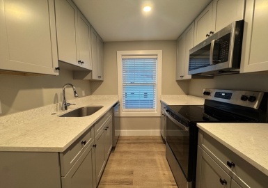 112 Broadway, Salem, Massachusetts 01970, 2 Bedrooms Bedrooms, 4 Rooms Rooms,1 BathroomBathrooms,Residential Lease,For Rent,Broadway,73308214