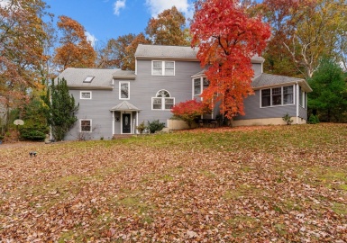 513 Dillon Ln, Swansea, Massachusetts 02777, 4 Bedrooms Bedrooms, 7 Rooms Rooms,2.5 BathroomsBathrooms,Residential,For Sale,Dillon Ln,73308221