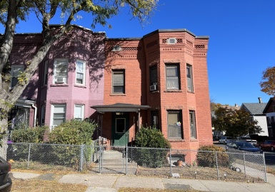 219 Suffolk Street, Holyoke, Massachusetts 01040, 4 Bedrooms Bedrooms, 7 Rooms Rooms,1.5 BathroomsBathrooms,Residential,For Sale,Suffolk Street,73309491