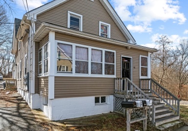 42 Godfrey St, Taunton, Massachusetts 02780, 7 Bedrooms Bedrooms, 12 Rooms Rooms,6 BathroomsBathrooms,Residential Income,For Sale,Godfrey St,73309642