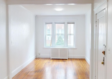 40 Longwood, Brookline, Massachusetts 02446, 3 Bedrooms Bedrooms, 4 Rooms Rooms,1 BathroomBathrooms,Residential Lease,For Rent,Longwood,73309702