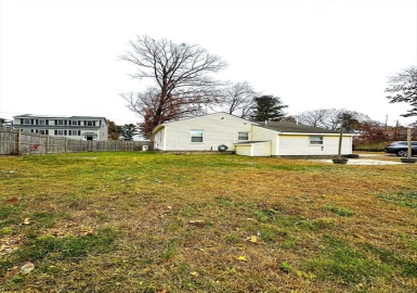 43 Great Elm St., Billerica, Massachusetts 01821, 2 Bedrooms Bedrooms, 4 Rooms Rooms,1 BathroomBathrooms,Residential Lease,For Rent,Great Elm St.,73309813