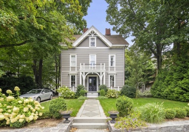 247 Kent Street, Brookline, Massachusetts 02445, 4 Bedrooms Bedrooms, 8 Rooms Rooms,2.5 BathroomsBathrooms,Residential Lease,For Rent,Kent Street,73312260