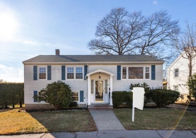 25 Westmoor Rd, Boston, Massachusetts 02132, 4 Bedrooms Bedrooms, 6 Rooms Rooms,2 BathroomsBathrooms,Residential,For Sale,Westmoor Rd,73312300