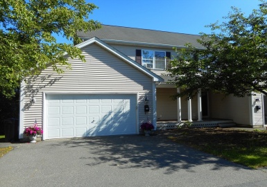 13 Hyde St, Danvers, Massachusetts 01923, 3 Bedrooms Bedrooms, 6 Rooms Rooms,2.5 BathroomsBathrooms,Residential Lease,For Rent,Hyde St,73313285