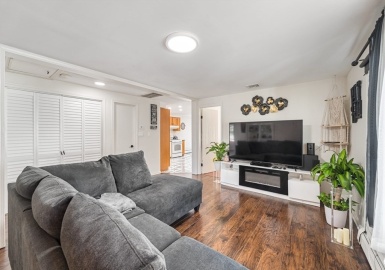 50 Irving St, Revere, Massachusetts 02151, 2 Bedrooms Bedrooms, 4 Rooms Rooms,1 BathroomBathrooms,Residential Lease,For Rent,Irving St,73313412