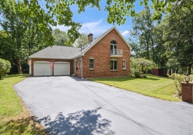 423 Goldthwaite Rd, Northbridge, Massachusetts 01588, 3 Bedrooms Bedrooms, 7 Rooms Rooms,2.5 BathroomsBathrooms,Residential Lease,For Rent,Goldthwaite Rd,73319236