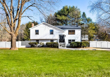 11 Adams St, Foxboro, Massachusetts 02035, 3 Bedrooms Bedrooms, 7 Rooms Rooms,2.5 BathroomsBathrooms,Residential,For Sale,Adams St,73319172