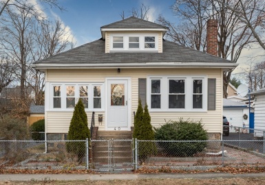 40 Ellerton Rd, Quincy, Massachusetts 02169, 2 Bedrooms Bedrooms, 7 Rooms Rooms,2.5 BathroomsBathrooms,Residential,For Sale,Ellerton Rd,73319226