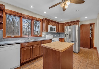 227 Union St, Leominster, Massachusetts 01453, 4 Bedrooms Bedrooms, 8 Rooms Rooms,1.5 BathroomsBathrooms,Residential,For Sale,Union St,73319233