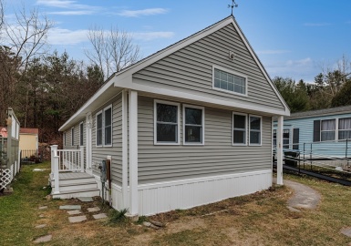 61 Fairview, Rockland, Massachusetts 02370, 3 Bedrooms Bedrooms, 5 Rooms Rooms,1 BathroomBathrooms,Residential,For Sale,Fairview,73319217