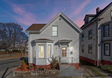 15 Ridgeway St, Lynn, Massachusetts 01902, 2 Bedrooms Bedrooms, 4 Rooms Rooms,1 BathroomBathrooms,Residential,For Sale,Ridgeway St,73319309