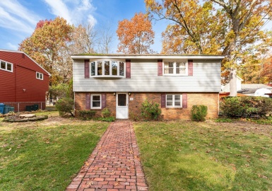 18 Spruce St, Wakefield, Massachusetts 01880, 3 Bedrooms Bedrooms, 7 Rooms Rooms,2 BathroomsBathrooms,Residential Lease,For Rent,Spruce St,73319543