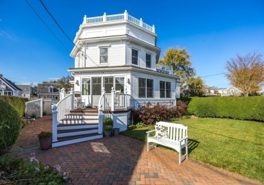 74 Commercial Street, Provincetown, Massachusetts 02657, 6 Bedrooms Bedrooms, 11 Rooms Rooms,5 BathroomsBathrooms,Residential Income,For Sale,Commercial Street,73324048
