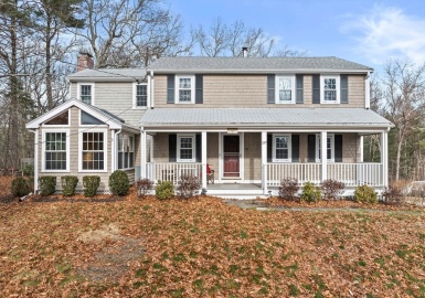 197 Circuit St, Hanover, Massachusetts 02339, 4 Bedrooms Bedrooms, 8 Rooms Rooms,3 BathroomsBathrooms,Residential Lease,For Rent,Circuit St,73324309